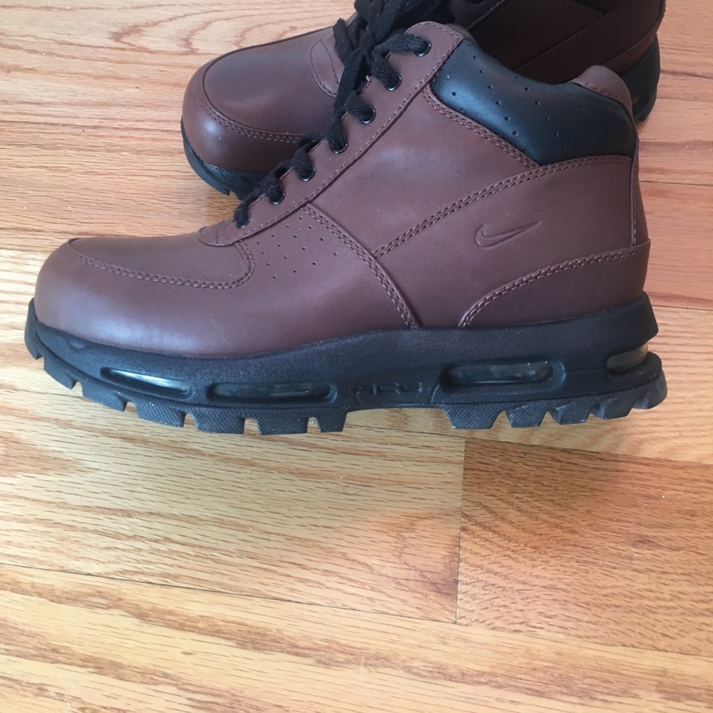 Nike Acg Hiking Boots